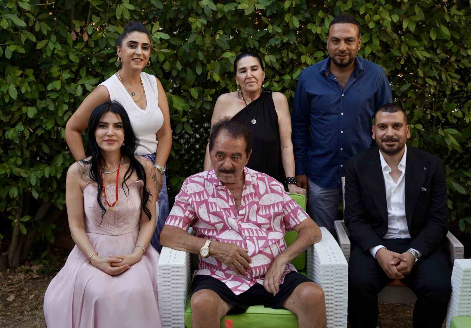 İbrahim Tatlıses’in evinde mutlu gün: Manevi kızına isteme töreninde beşi bir yerde taktı