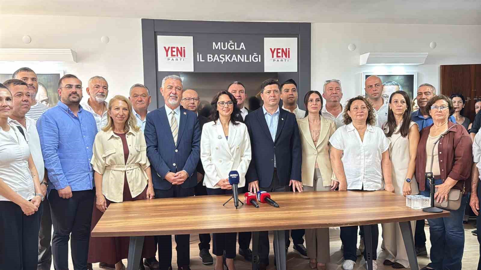 Menteşe Belediye Başkanı Aras Yeni Parti’ye geçti