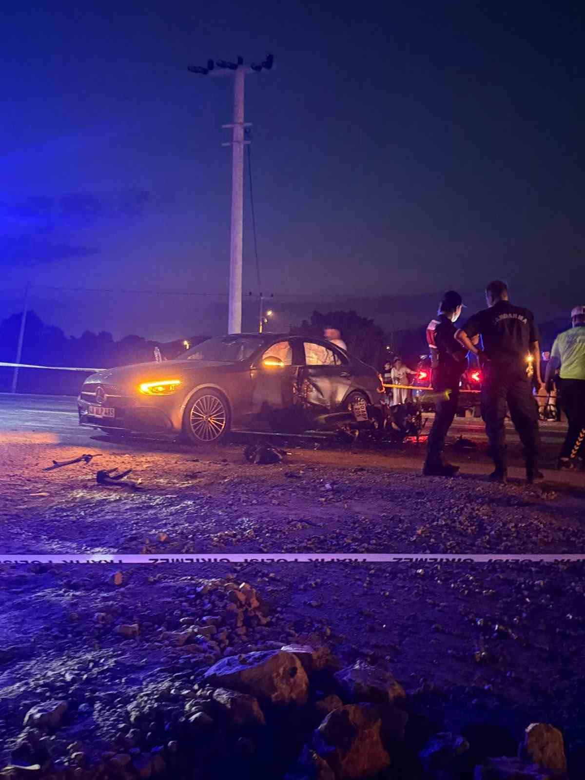 Motosiklet ile otomobil çarpıştı: 1 ölü