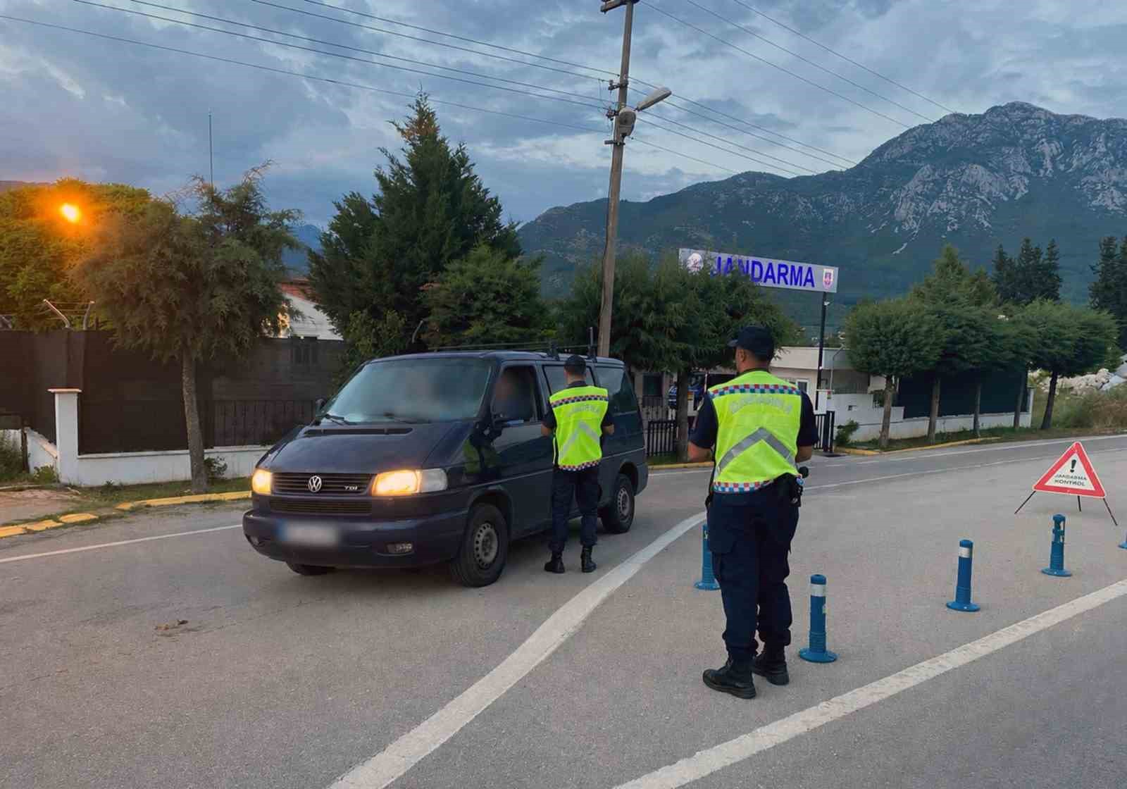 Muğla’da Jandarma trafik denetimlerinde 155 araç trafikten men edildi