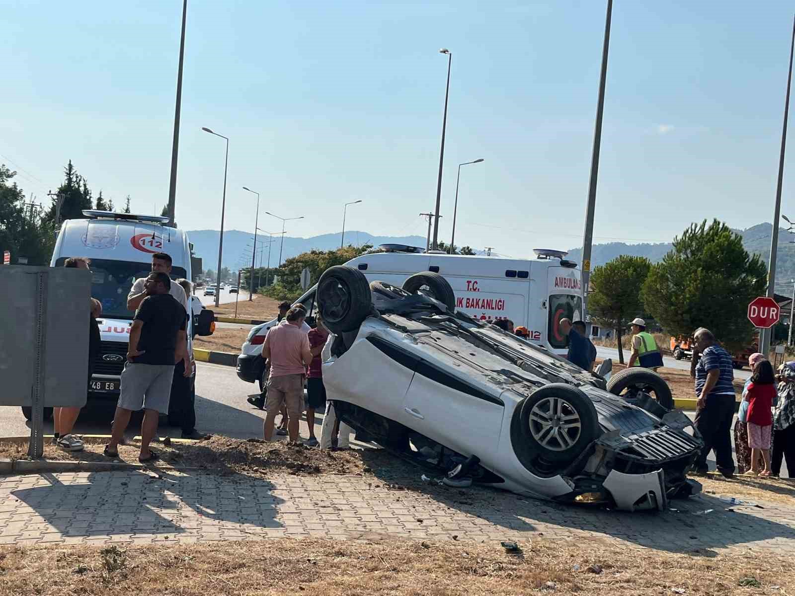 Seydikemer’de tır ile otomobil çarpıştı: 4 yaralı