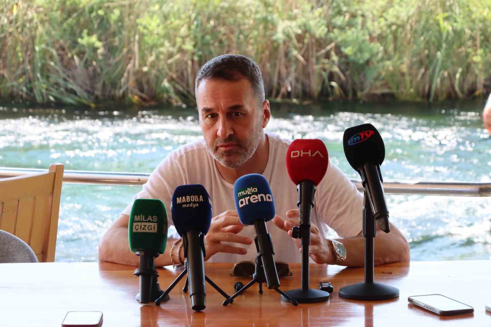 Yalçın Koşukavak: “Zor şartlar altında sahaya çıkıp mücadele ediyoruz”