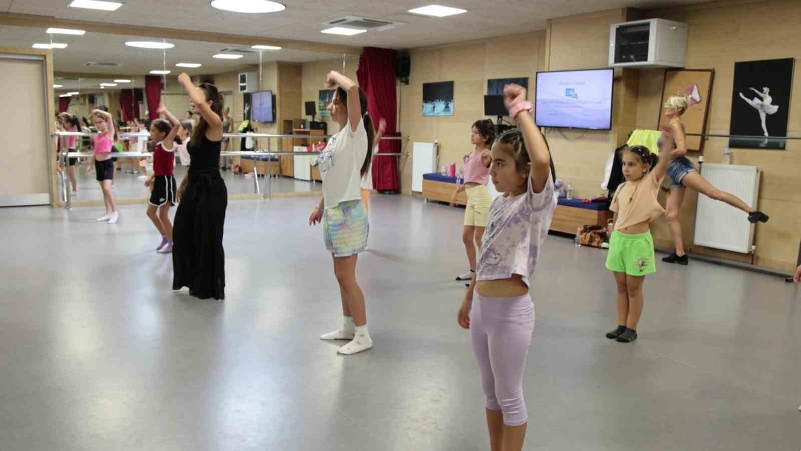 Yaz sanat kursları çocukları ve gençleri sanatla buluşturuyor