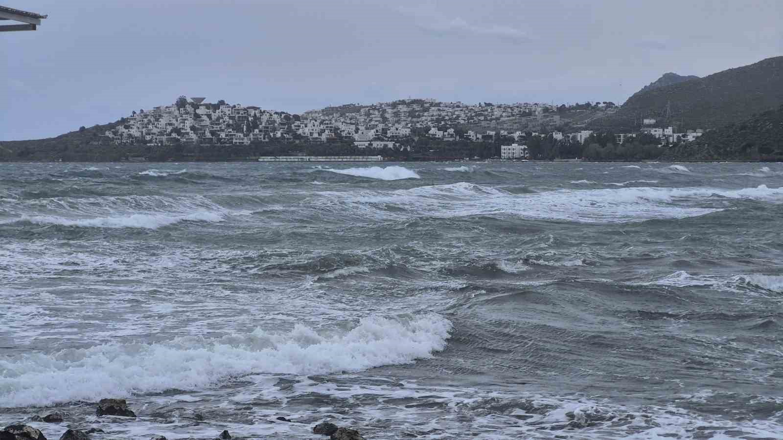 Bodrum’da feribot seferleri iptal edildi