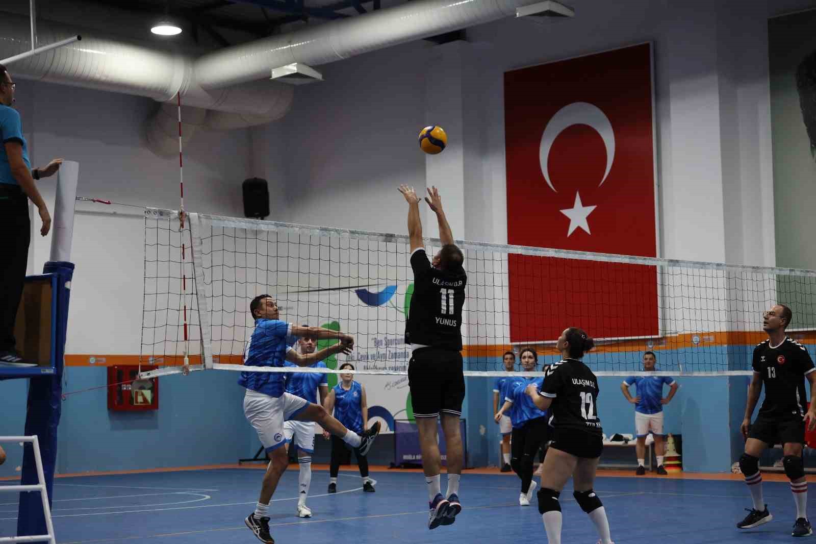 Cumhuriyet Kupası’nda büyükşehir personeli sahada buluştu