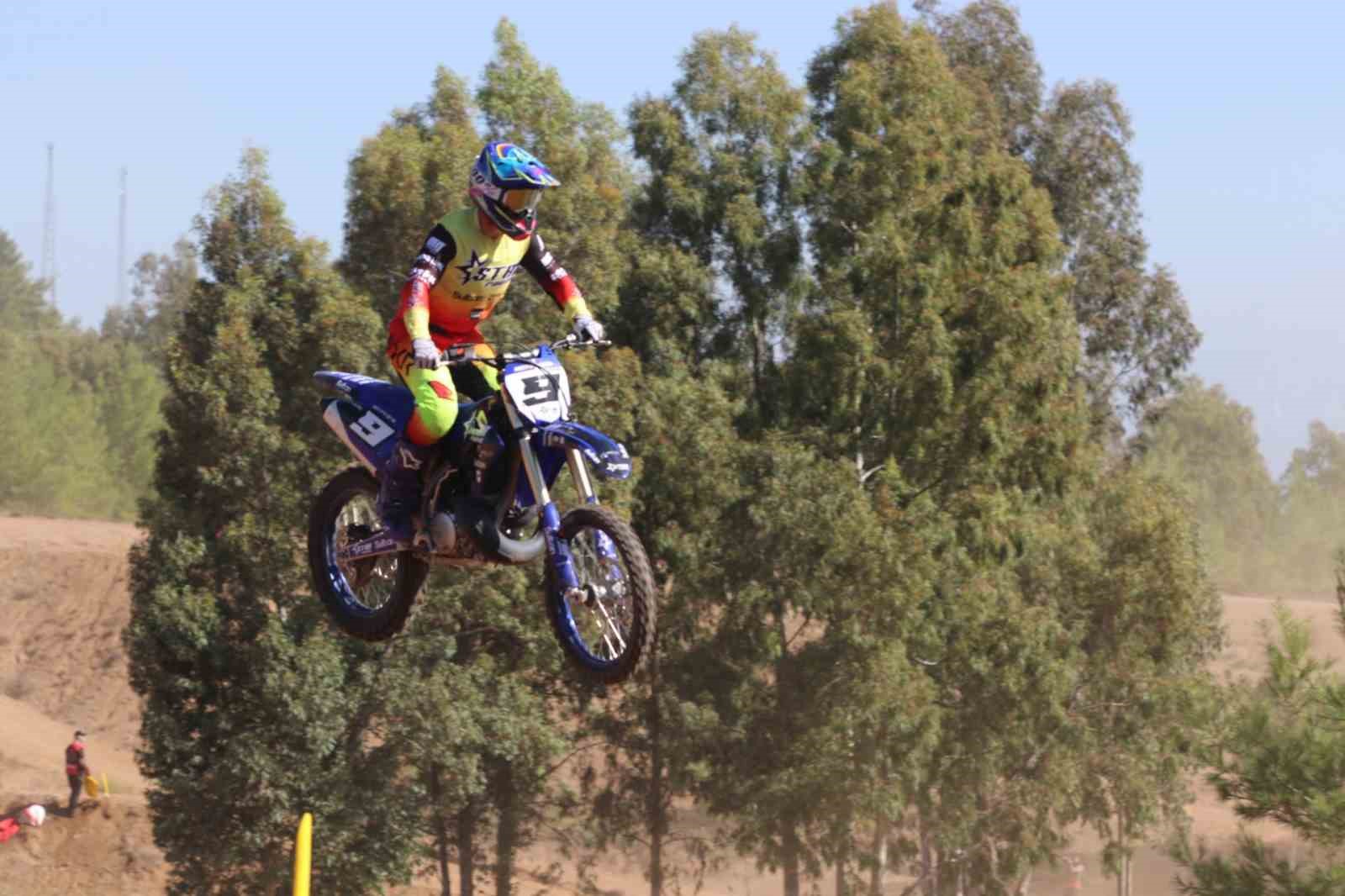 Fethiye’de ilk gün motokros yarışları nefesleri kesti