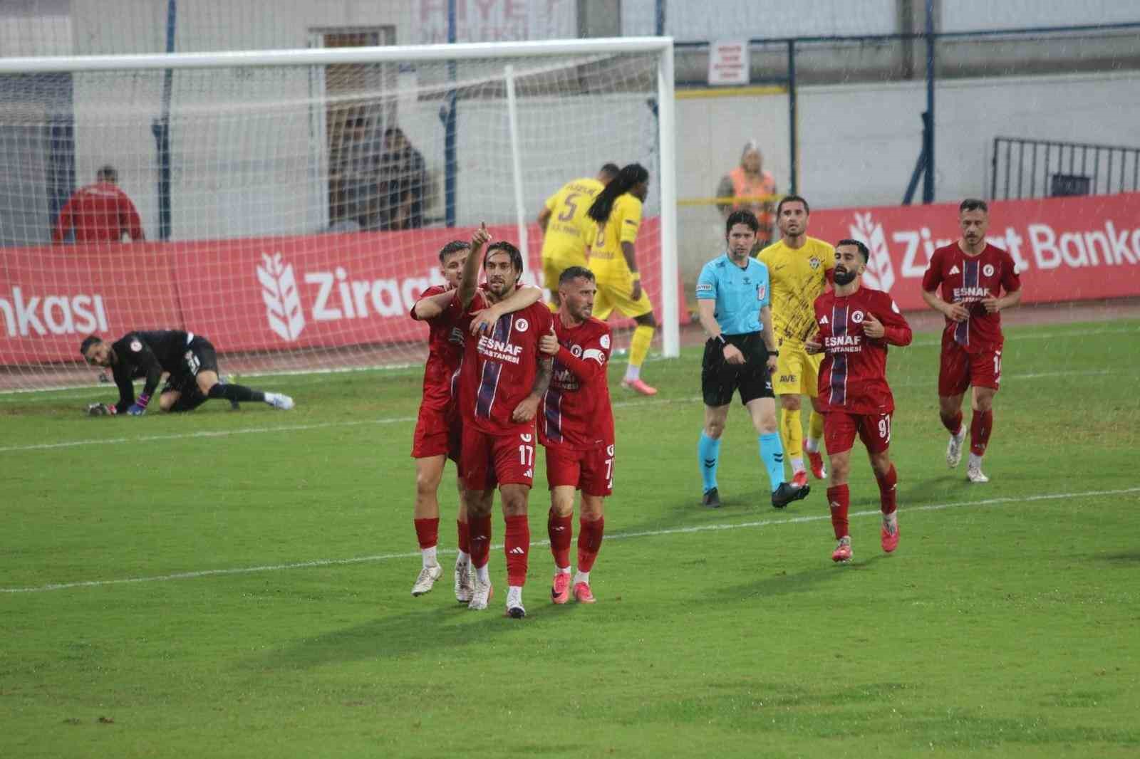 Fethiyespor – Eyüpspor maçı şiddetli yağışa takıldı